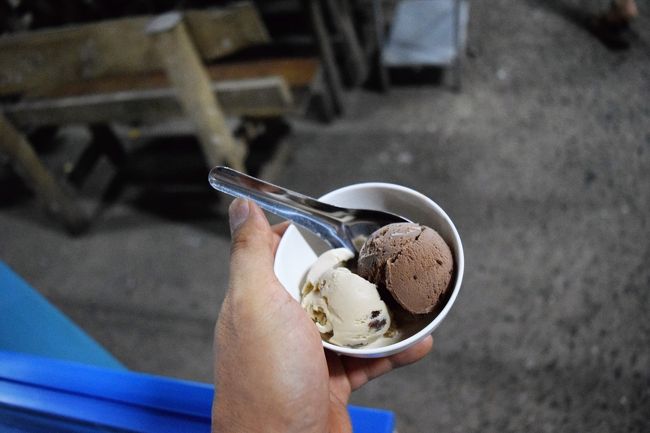 仕上げはデザートです。<br />アイスと・・・