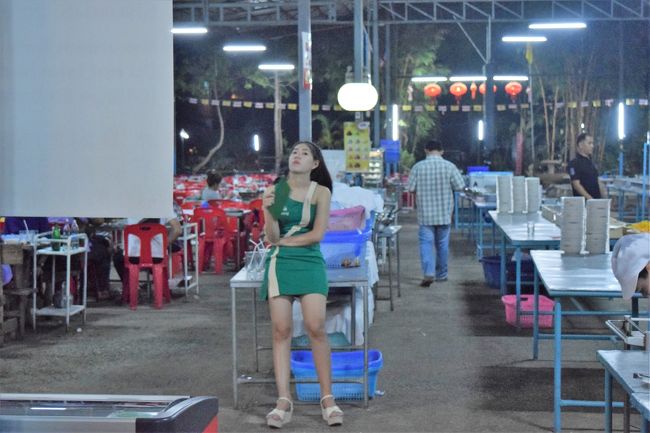 ビアガールは、暑さでダウン気味です。