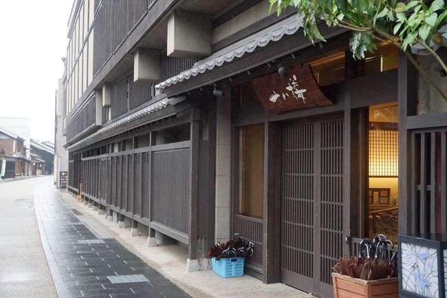 この長良橋のたもとは、有名な長良川鳥飼の乗船所がある。<br /><br />観覧船から眺める慣行鳥飼は、5/11〜10/15の期間なので、これからである。<br /><br />そしてここに、江戸時代から１５０年続く、老舗旅館の十八楼があった。<br /><br />十八楼の名は、あの松尾芭蕉が名付けたと言う。