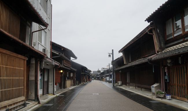 十八楼のある通りは格子戸のある古い街並みが今も残り、「川原町」という。