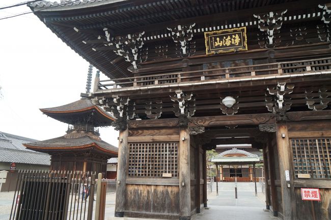 荒子観音寺　（名古屋市中川区）<br /><br />荒子の観音さんとしても親しまれていて、尾張四観音のひとつ。<br /><br />左奥には、市内最古（１５３６年）の多宝塔が見える。