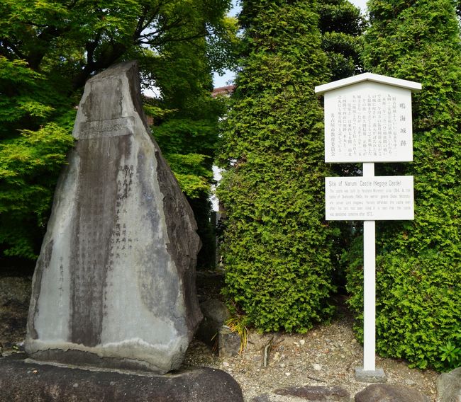 階段を上り中に入ると、鳴海城址の立て札があった。