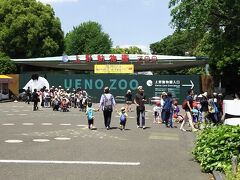 上野動物園は子供たちでいっぱい。