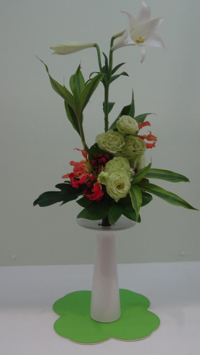 ユリが主になっているのは斬新