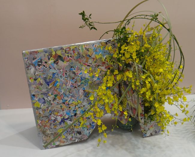 創造力すごいね<br /><br />新聞紙がみえます