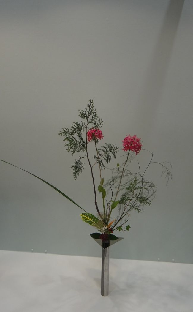 倒れそうなくらい華奢な作品