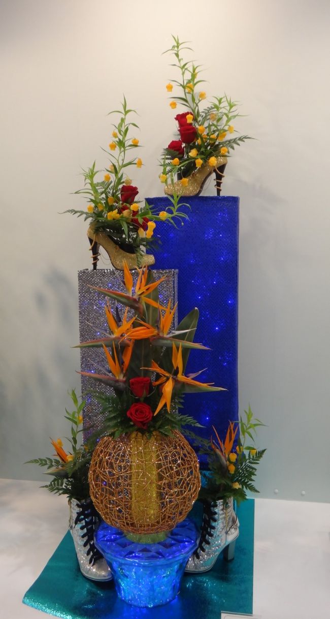 これ、夕刊に載っていました<br /><br />確かに目にとまります