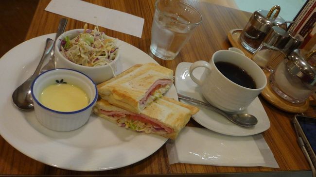 地下駐車場にあるカフェのランチセットでした。
