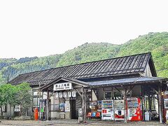 国道156を走ってら
ライダー達の軍団に後方につかれ

早朝スタート、１時間後水分補給で
午前7時半頃郡上八幡駅へ

ここから高速で白鳥迄