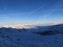 Rosaelリフトで　Col de Rosael 3,000m地点に来ました。
サン=ジャン= ド=ベルヴィル （Saint-Jean-de-Belleville）やムーチィエ（Moutiers）方面には雲海がかかっています。