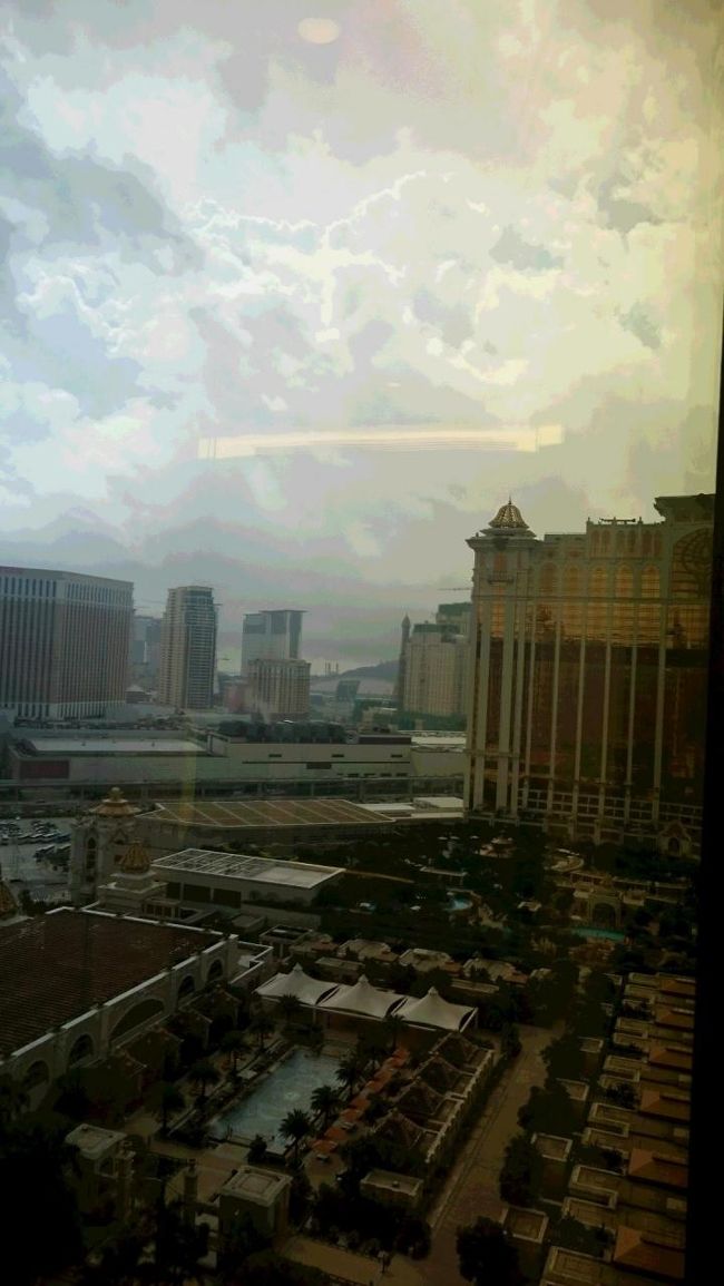 ２日目は、宿泊者はこのプールを自由に楽しめるので、<br />プールへ行きます。<br />