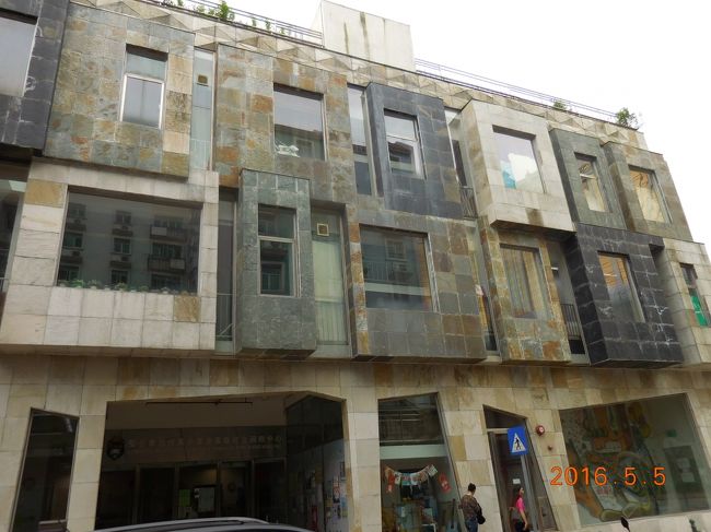 日本では見かけない造りですよね。