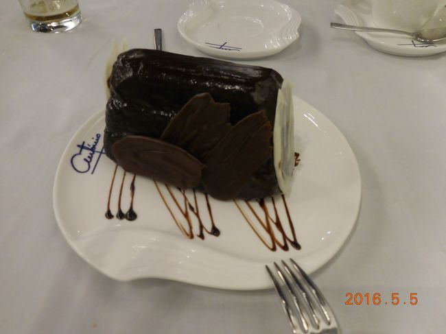 スイーツはチョコレートケーキです。<br />甘すぎず、美味しかったです。<br />大きかったのに、ペロっと食べちゃった!(^^)!