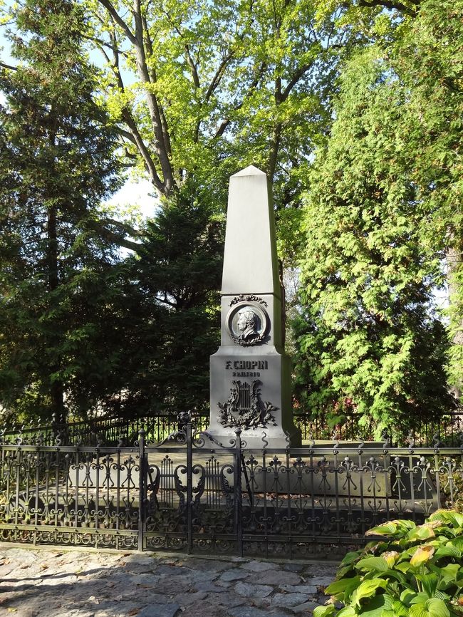 最初のモニュメント。<br />園内に３つあるそうです。