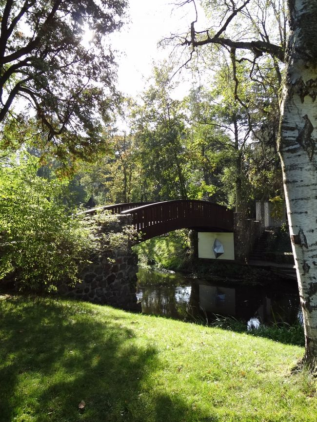 マズルカ橋。<br /><br />ポーランドの小学生は伝統舞踊としてポロネーズとマズルカを習うそうですね。ポロネーズはゆったりとした宮廷音楽で、踊りも覚えやすいようですが、マズルカの方はテンポが速いので大人になると体がついていかないそうです（ガイドさんのお話）。