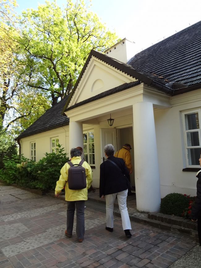 今回は別料金で入館しました。<br />2015年のショパン・コンクールを当て込んで改装中だったんですね。<br />確かに中の展示はちょっとさびしかったかも。