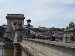 Széchenyi Lánchíd（セーチェーニ鎖橋 / くさり橋）

舌がないと言われるライオン像、実際は口の奥にあるみたいですが事実確認は出来ません。。