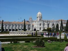 見えてきました、ジェロニモス修道院。
本当はここの見学は明日の予定だったのですが、なぜか繰り上がって今日になりました。
