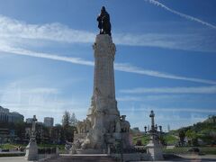 こちらはホテルのすぐそばのポンバル広場。