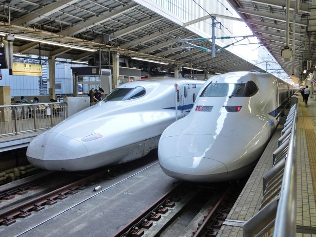 2016.4.30 【東京->大阪】<br /><br />今年のGWも直前割引系で予約を開始。新幹線も直前に予約をした。<br />EXPRESS予約で座席を確保したが、N700の列車はDE席があいてなく、いまとなっては珍しくなった700系の臨時のぞみでDE席を見つけた。<br /><br />折返しの新幹線だと数分前まで車内に入れないが、のぞみ325号は折り返しでないため、大丸でお弁当を買い、早々と車内で出発を待った。<br /><br /><br />東京10:47--のぞみ325--新大阪13:20