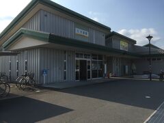 物産センターは北勢線の大泉駅に併設されています。
