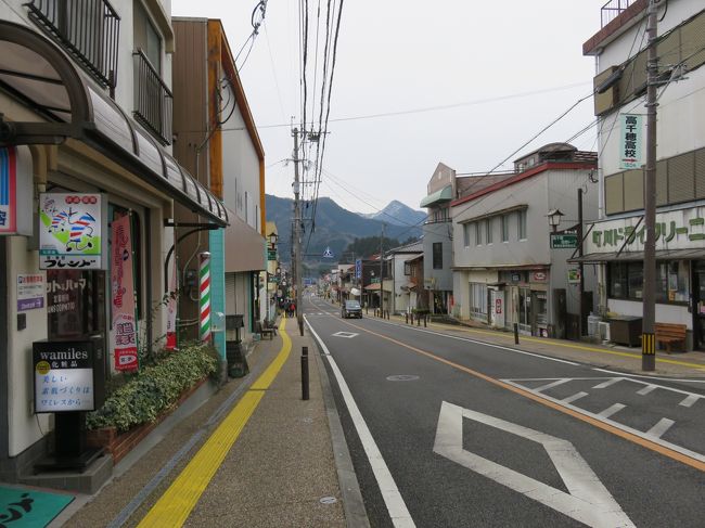 高千穂バスターミナルから、歩いて高千穂峡へ向かいます。<br />15分くらいです。