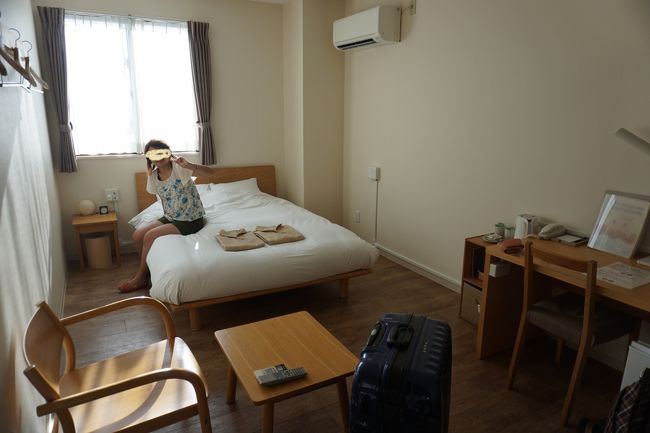 こんなお部屋！<br />明るい感じで良いのではないでしょうか(*^_^*)<br /><br />このあと晩御飯へ。<br />音楽が聞きたくて、民謡が聞ける居酒屋に連絡するも、どこも予約でいっぱいでした。