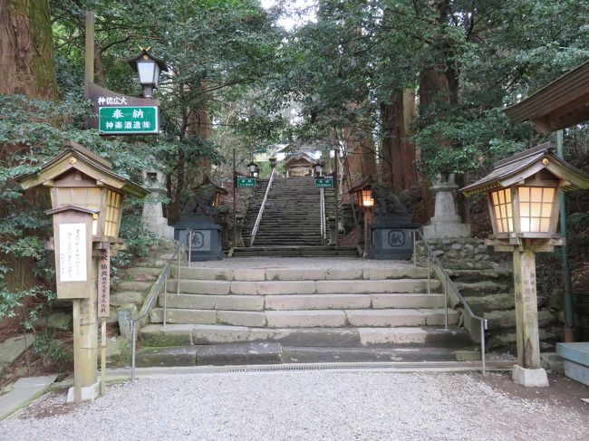 鳥居をくぐるとすぐに神社が見えます。