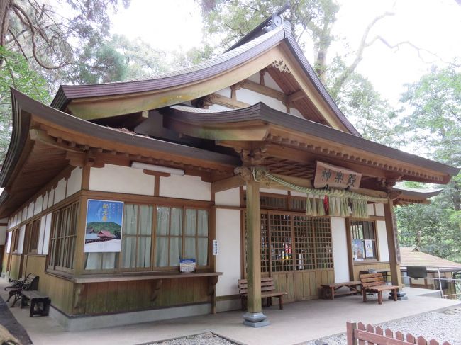 神楽殿。<br />夜に来ると夜神楽という舞が見られるようです。