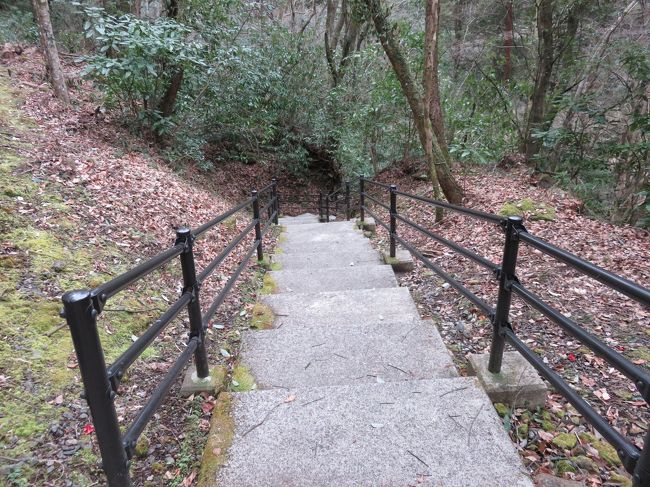 高千穂峡の遊歩道への入り口。<br />なんか遊歩道の真ん中の地点から入る感じになってしまいました。