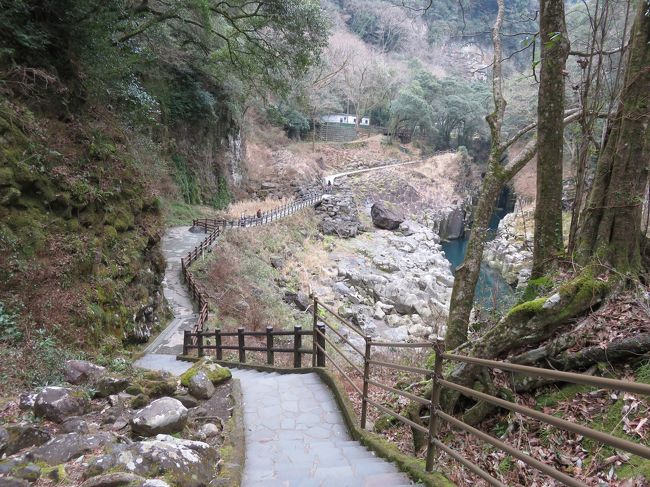 高千穂峡遊歩道。