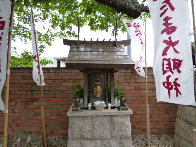 終点の貴志駅のホームには、たま駅長が祭られています。