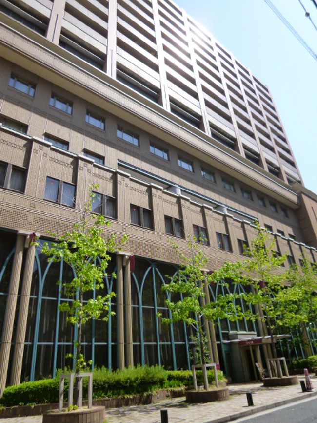 和歌山観光を終えて宿泊は大阪です。ヴィアーレ大阪というホテルに宿泊し、とても快適でした。チェックアウトの後、とてもいい天気でしたので写真を撮りました。