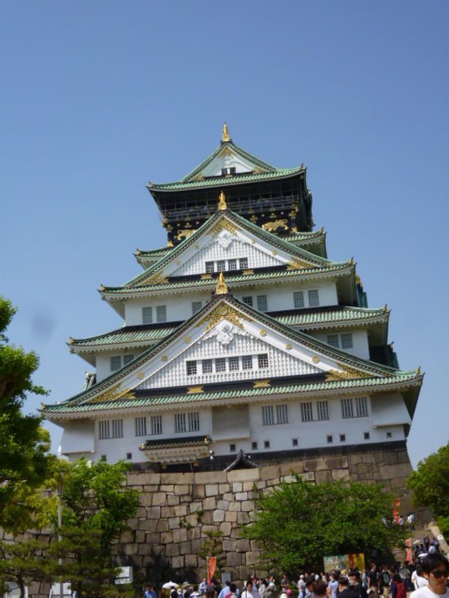大阪城に行きました。和歌山城より派手な印象がありました。