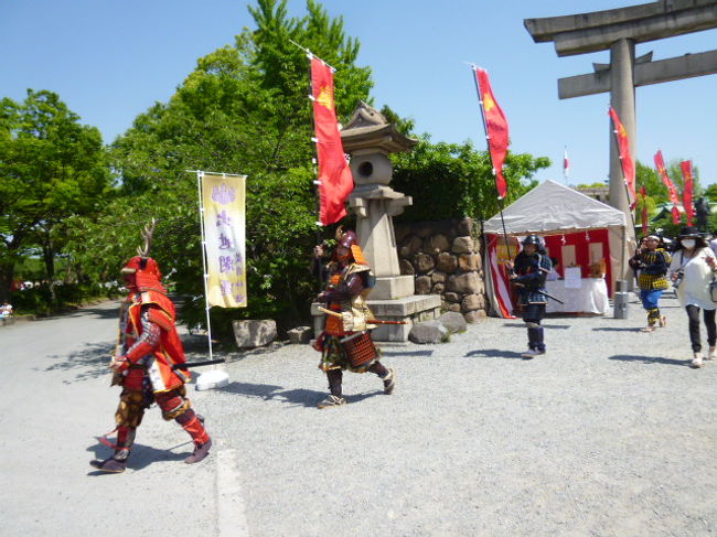 甲冑を着た人たちがたくさんいました。イベントをやっていたようです。