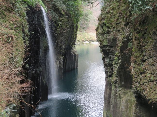 真名井の滝。<br />高千穂峡の名所です。<br />この高さまで浸食されたと思うと自然の力ってすごいですね。