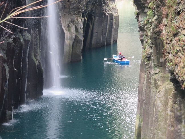 ボートもいました。<br />よく旅行誌などの写真で見る光景が眼下にあり、すごくよかったです。