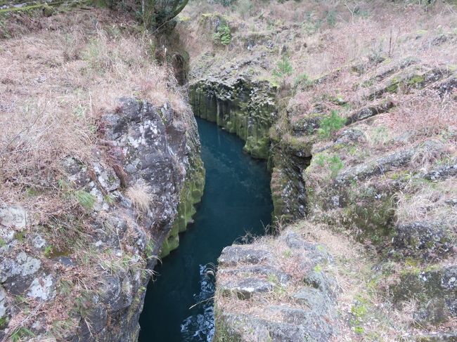 だんだんと渓谷の幅が細くなってきました。
