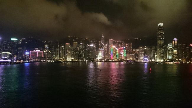 マッサージにも行ったし、ぐっすり眠れそう。<br />部屋からの夜景。香港大好き。