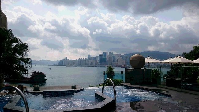 香港２日目。<br />今日は、プールとジャグジーを楽しむことからスタート。<br />しかし、隣の工事中のビルもかなり大きくなり、<br />うるさかったです(*´з`)