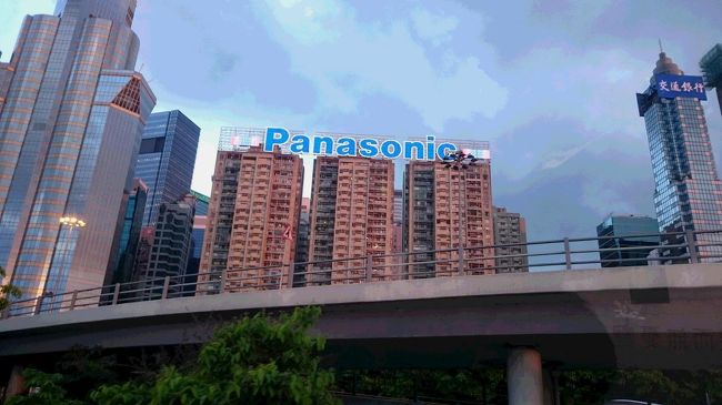 ホテルから見える、看板だ！<br />日本の看板が減りました。<br />頑張って！！