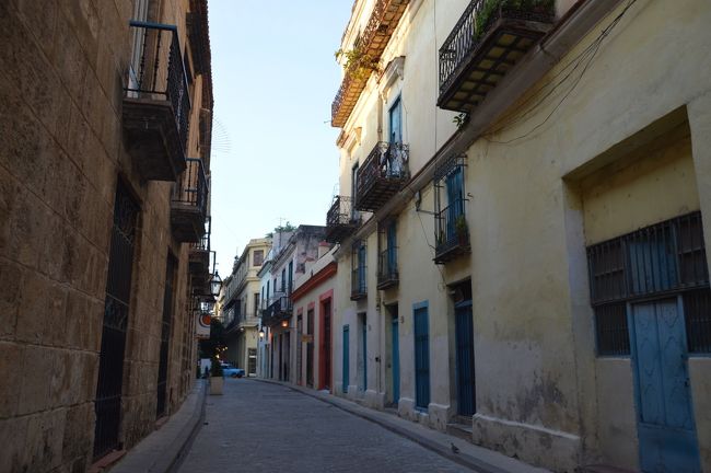 さらに進んでカテドラルへいく街並み。