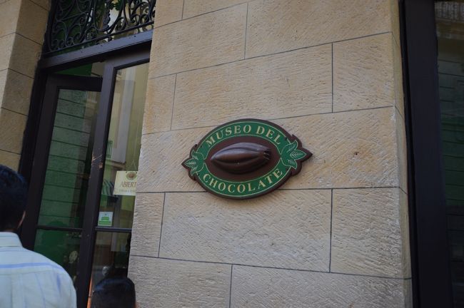 ムセオ・デル・チョコラーテ（チョコレート博物館）という名のカフェ。香水の店の近く。<br />