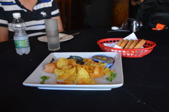 このツアーは昼食付き。<br />まずは前菜。バナナの料理で美味しかった。おしゃれなお店だし。