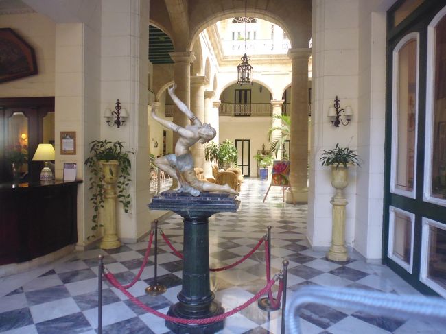 入り口から中を見ると結構綺麗に見える。従業員の態度も結構良かった。