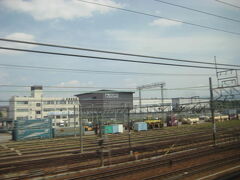 車窓から京都鉄道博物館に通りました。