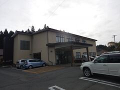 6時過ぎに近くの温泉へ
東北の温泉は6時くらいから入浴可のところがあって
車中泊者には天国です。

こちらは温泉旅館水明さん。（250円）
この旅で4湯目の温泉です。