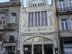 世界一美しい本屋レロ・イ・イルマオン
朝早いので開いていません（クシュン）