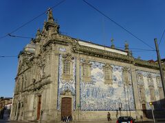 青い空に教会の
アズレージョが映えます