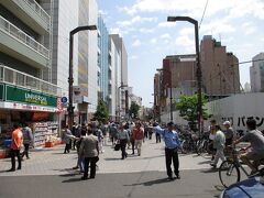 ５月１４日 土曜日
【浅草六区】　好天
